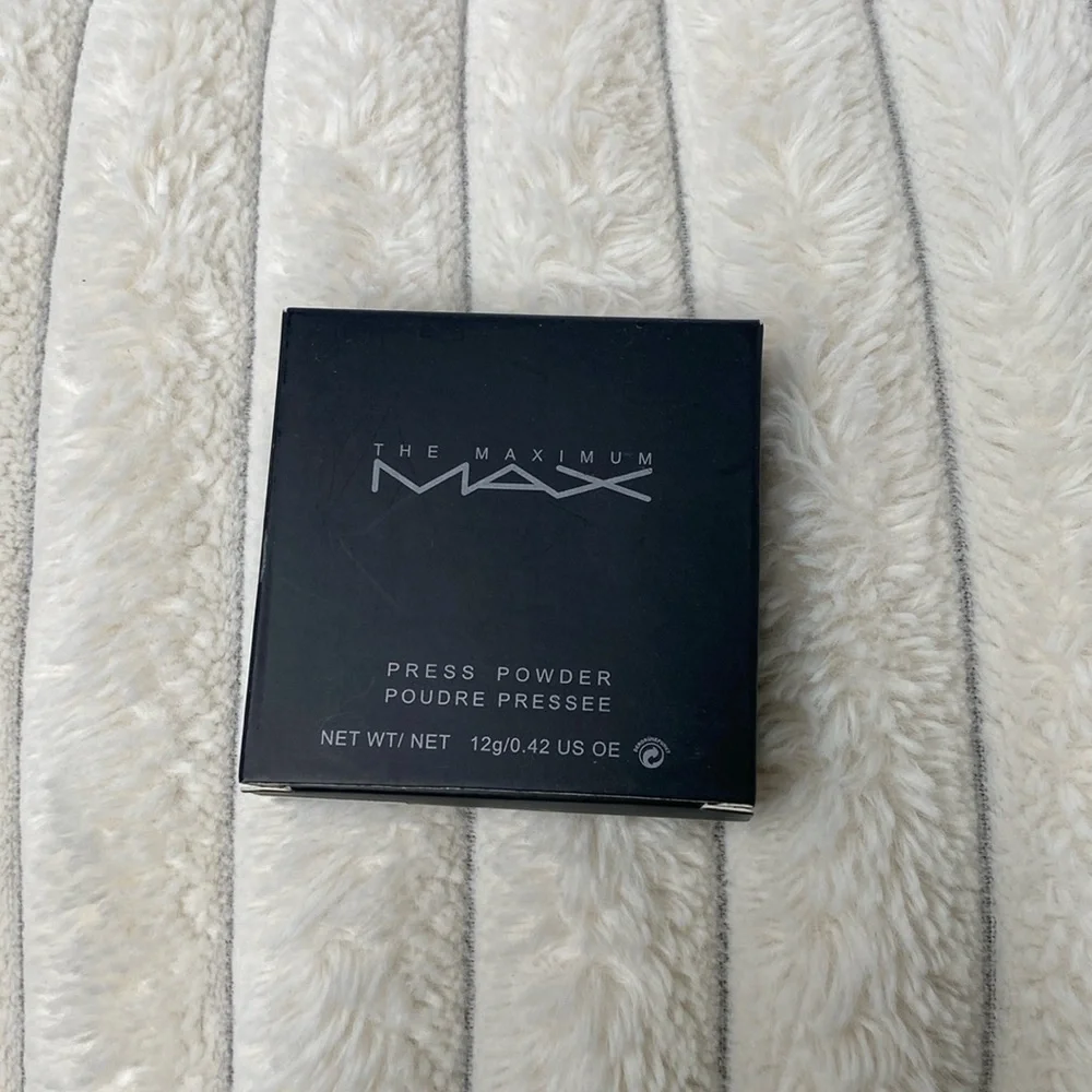 The Maximum Max Press Powder Color: Natural Beige MAX 803